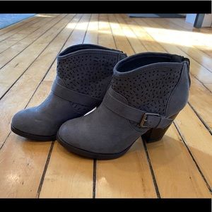 Size 6 Grey Booties